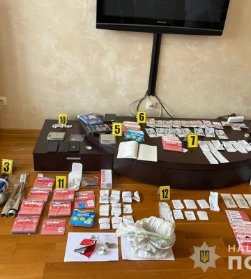 За одну добу – 130 посилок: у Луцьку викрили й ув’язнили на 8 років групу наркодилерів