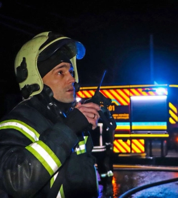 У Києві уламки дрона впали неподалік метро на лівому березі