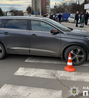 У Львові на пішохідному переході автівка збила 84-річну жінку