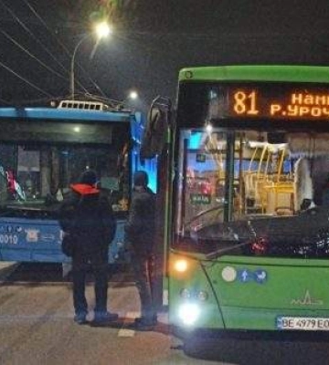 У центрі Миколаєва в аварію потрапили два комунальних транспортних засоби