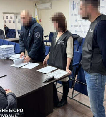 Депутат міськради на Кіровоградщині організував закупівлю неякісного одягу для військових, - ДБР. ФОТО