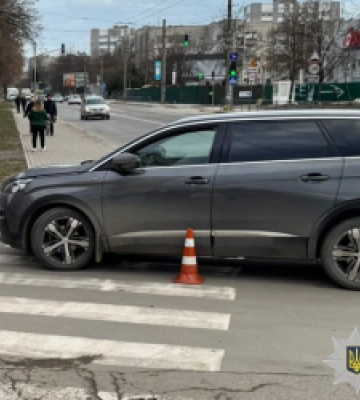У Львові автомобіль на переході збив 84-річну жінку