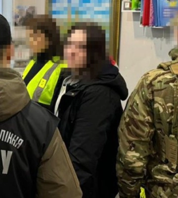 Наводили удари РФ та розкладали "закладки" з наркотиками: СБУ затримала підозрюваних у Харкові