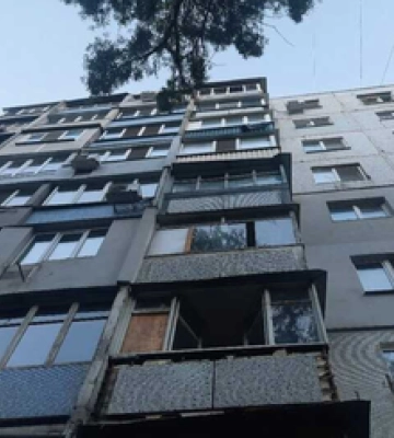 У Полтаві жінка випала з вікна багатоповерхівки та загинула