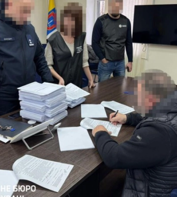 На Кіровоградщині депутата міськради підозрюють в організації закупівлі неякісного одягу для військових
