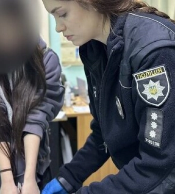 Затримано дівчат 17-ти та 18-ти років, які на замовлення РФ підпалювали автівки в Одесі, - Нацполіція. ФОТОрепортаж