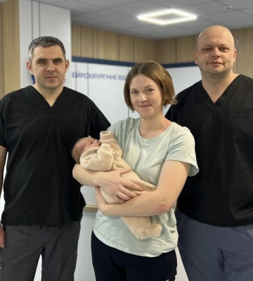 Львівські медики врятували від паралічу немовля з пухлиною