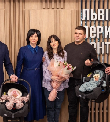 Перших двійнят, народжених завдяки держпрограмі допоміжних репродуктивних технологій, виписали з лікарні у Львові
