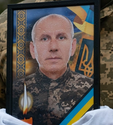 В Ужгороді попрощалися з полеглим вчителем та захисником Василем Габрусем