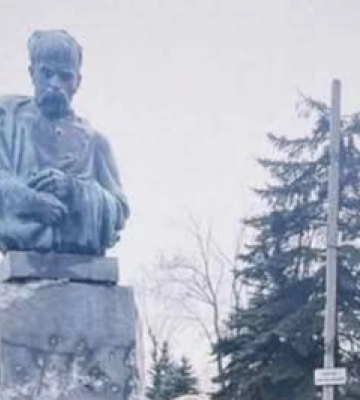 Росіяни обстріляли пам’ятник Тарасу Шевченку в окупованій Новогродівці Росіяни обстріляли пам’ятник Тарасу Шевченку в окупованій Новогродівці