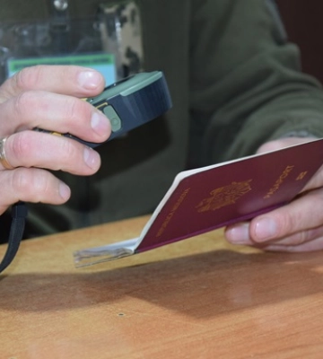 За 6 тис. євро купив документи на трьох дітей: затримано чоловіка, який намагався перетнути кордон як багатодітний батько, - ДПСУ. ФОТОрепортаж