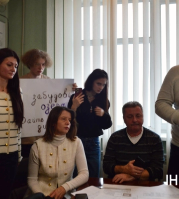 Влада, громада й забудовник: деталі громадського обговорення щодо зведення ЖК неподалік озера у Франківську