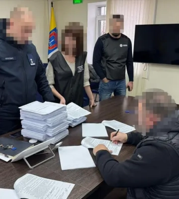 Депутат міськради на Кіровоградщині організував закупівлі неякісного одягу для ЗСУ — ДБР