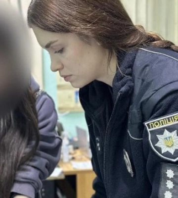 В Одесі викрили дівчат, які підпалювали авто за гроші