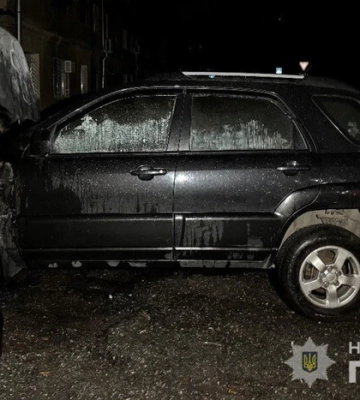 В Одесі затримали дівчат, яких підозрюють у підпалах автівок за гроші