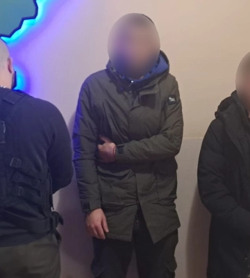 Попалися на фотопастку: двоє мешканців Харківщини намагалися втекти з України
