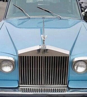 В Україну намагалися незаконно ввезти елітний Rolls Royce 1976 року випуску. ФОТО