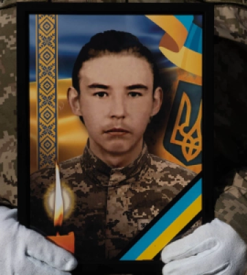 В Ужгороді попрощалися із полеглим захисником Максимом Євдокимовим