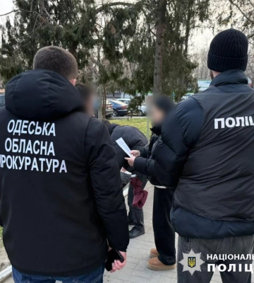 На Одещині викрили схему переправлення військовозобовʼязаних за кордон під виглядом моряків: підозрюють двох жінок