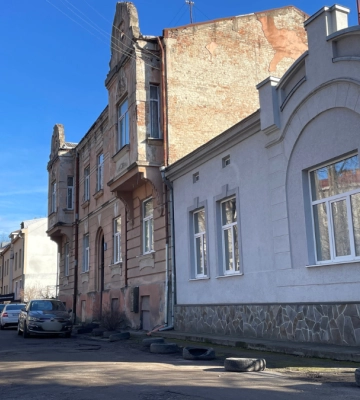 Мандри вуличками Івано-Франківська: відкриваємо вулицю Героїв Крут (ФОТО)
