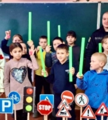 На Первомайщині поліціянти навчали ліцеїстів правил безпечної поведінки на дорозі