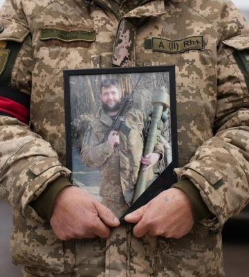 У Сумах попрощалися із захисником Дмитром Івановим