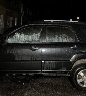 В Одесі двоє дівчат за грошову винагороду підпалювали автівки