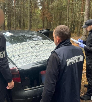 Організували незаконний перетин кордону: поліцейські Рівненщини викрили злочинну групу