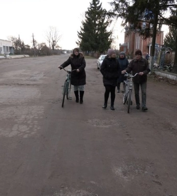 Або пішки, або велосипедом: в трьох селах на Волині 4 роки не їздить автобус