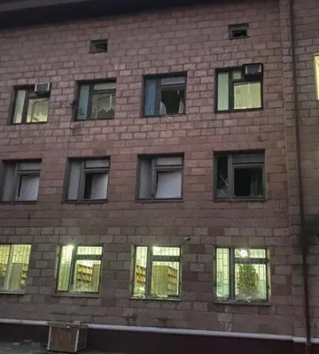 РФ другу ніч поспіль атакує Ізмаїльський район: пошкоджені лікарня та зерновий склад