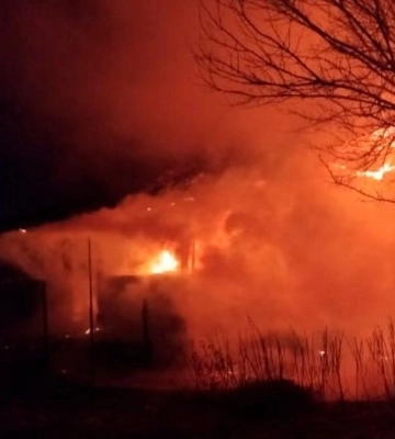 У Рівненському районі горів будинок: рятувальники виявили тіло чоловіка