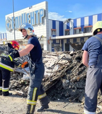 СБУ ідентифікувала генералів РФ, які наказали вдарити по ‎«Епіцентру» в Харкові 
