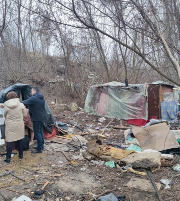 Біля Тернополя в посадці виявили халабуду, де жила сім’я з п’ятьма дітьми