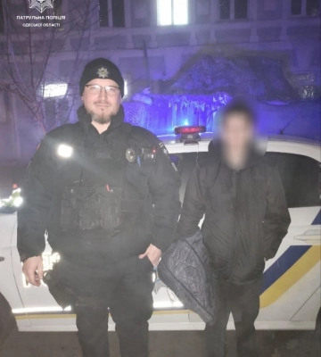 В Одесі патрульні повернули додому підлітка, який загубився