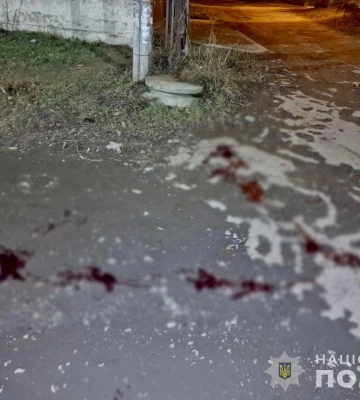 У Дніпрі помер чоловік, якого вдарили ножем просто на вулиці - підозрюваного затримано