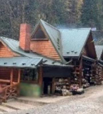 Суд зобов’язав підприємця знести магазин біля водоспаду «Кам’янка»