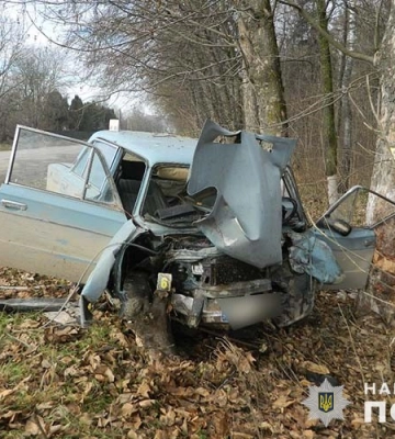 На Тернопільщині внаслідок ДТП загинув літній водій та постраждали його пасажири