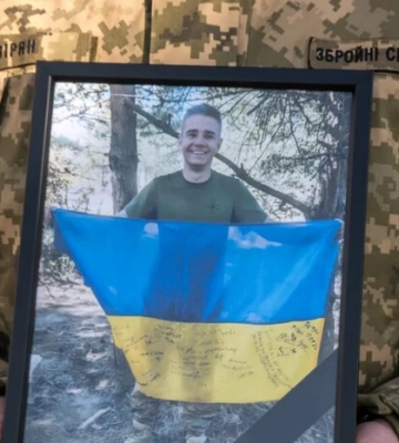 Із 19-річним польським добровольцем Філіпом Антосяком попрощалися у Києві. ФОТОрепортаж