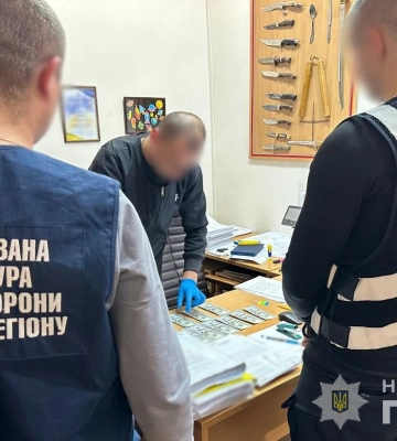 На Хмельниччині затримано адвоката, який намагався підкупити прокурора, - поліція