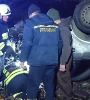 Тіло з авто дістали рятувальники: деталі смертельної ДТП у Луцькому районі 