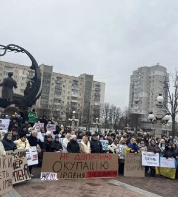 В Ирпене люди вышли на протест после того, как мэра Маркушина отправили под стражу. ВИДЕО+ФОТО