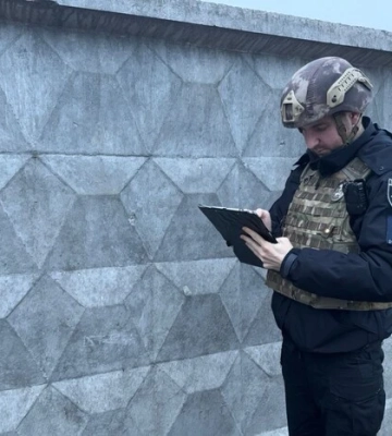 На Київщині внаслідок атаки російських БПЛА пошкоджені вантажівка і складські приміщення