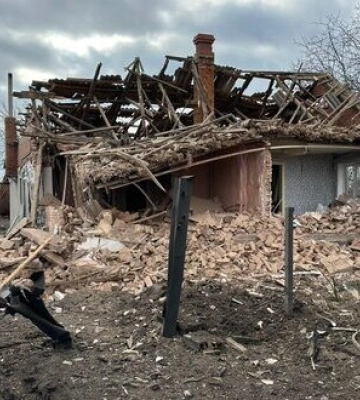 Доба на Донеччині: 1 загиблий і 18 поранених, пошкоджено приватні й багатоповерхові будинки, підприємство та адмінбудівлю. ФОТОрепортаж
