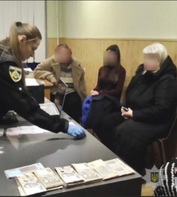У Дніпрі “липова” волонтерка обікрала літнє подружжя на 166 тисяч гривень