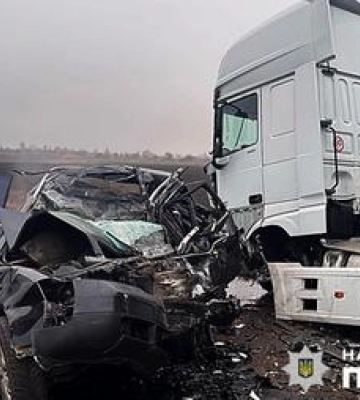 Смертельна автотроща на Полтавщині: зіткнулися легковик і вантажівка