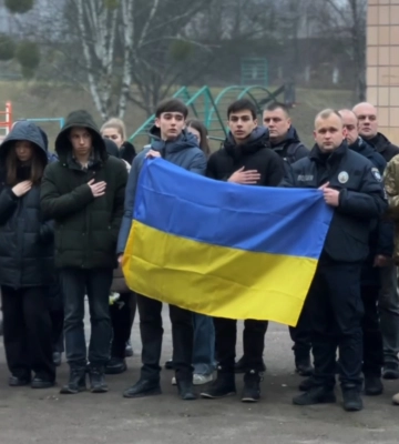 Спогади про Героя: у Рівному на фасаді 11-го ліцею відкрили пам’ятну дошку Олександру Маліздерському (ВІДЕО)