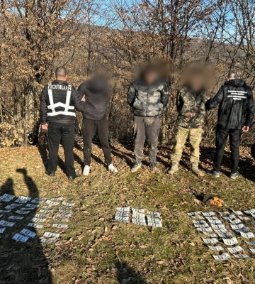 Дві спроби переправлення осіб через кордон викрили учора на Закарпатті