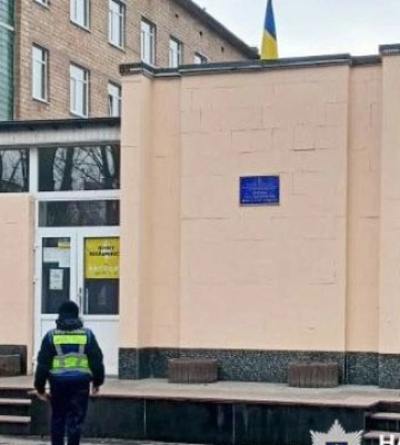 Спор с потасовкой между учеником и учительницей в школе: правоохранители проверяют информацию