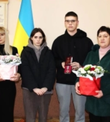 Рідним Дмитра Чижевича та Володимира Острова вручили посмертні ордени «За мужність». ФОТО