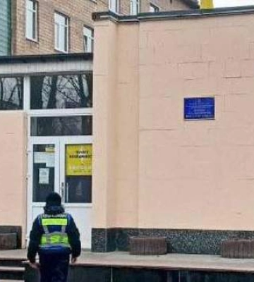 В школе Киева ссора между школьником и учителем переросла в потасовку: видео